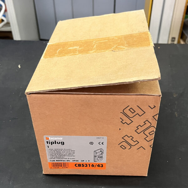 Bticino CBS316/43 presa interbloccata compatta da quadro IP44 16A 3P+T 400v - immagine 3