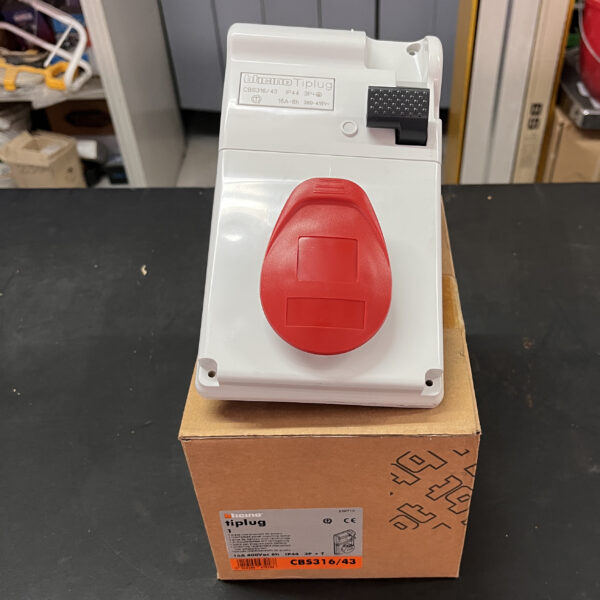 Bticino CBS316/43 presa interbloccata compatta da quadro IP44 16A 3P+T 400v