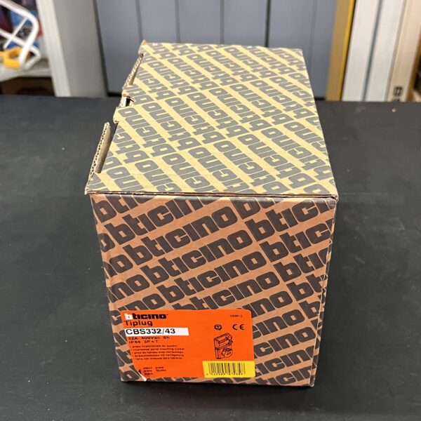 Bticino CBS332/43 Presa Interbloccata da quadro 32A 400V 3P+T IP44 - immagine 2