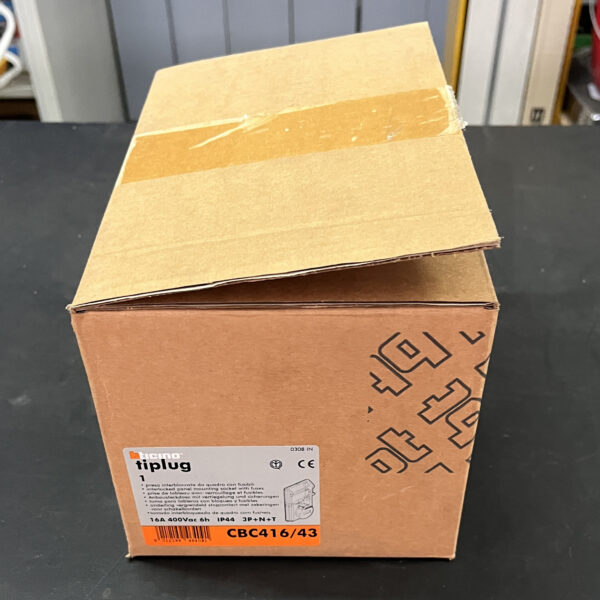 Bticino CBS416/43 Presa Interbloccata da quadro con fusibili 16A 400V 3P+N+T IP44 - immagine 3