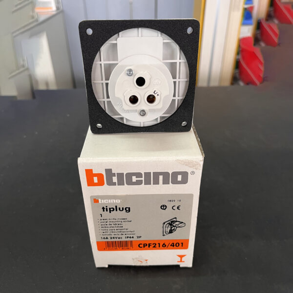 Bticino CPF216/401 presa fissa incasso IP44 16A 2P 24V - immagine 2